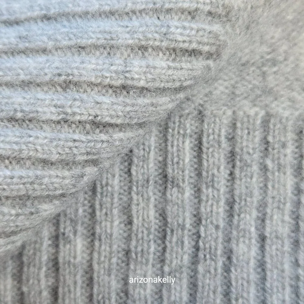 NWOT Cashmere Knit Light Grey Classic Scarf With Ribbed Ends